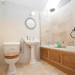 1 Bed In Oc-g0089 Thornton Watlass